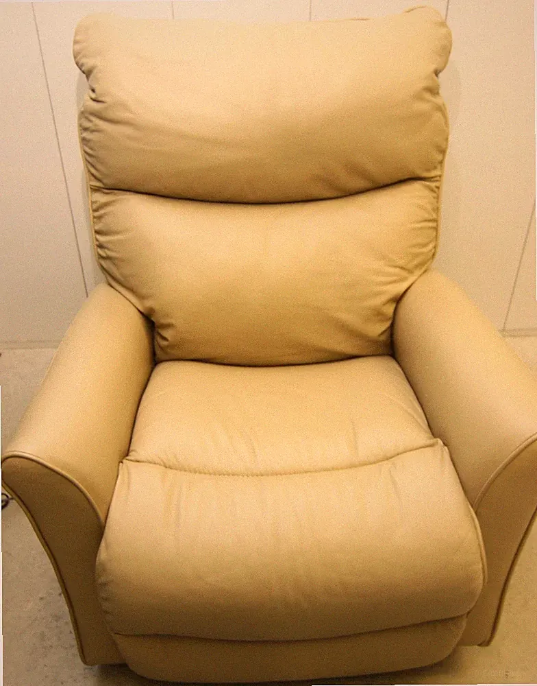 New Listing La-Z-Boy Rowan Small Scale Leather Rocker Recliner
